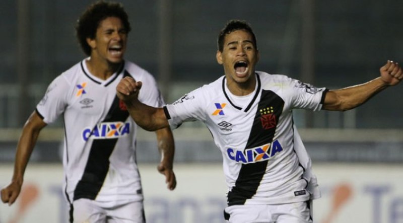 Yago Pikachu marcou golaço, garantiu vitória do Vasco e a liderança da Série B (Foto: Vasco.net)