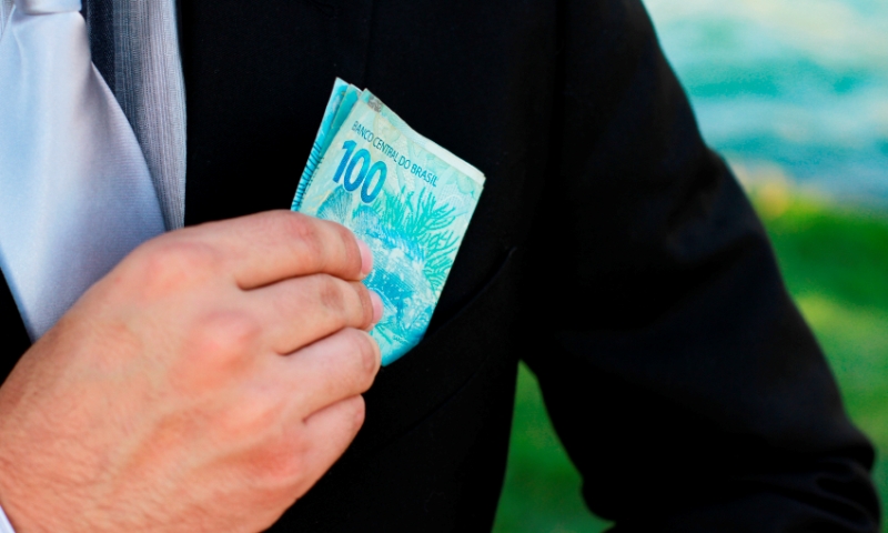 Salários do funcionalismo púbico no Brasil