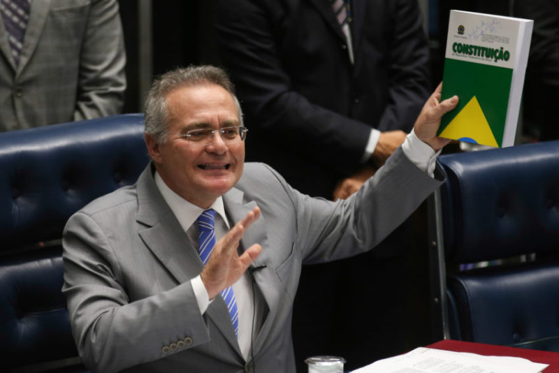 Brasília - Renan Calheiros lê em plenário a PEC 241, e informa que o Senado ingressou com ação no STF para estabelecer os limites e as competências dos Poderes do Estado (Fabio Rodrigues Pozzebom/Agência Brasil)