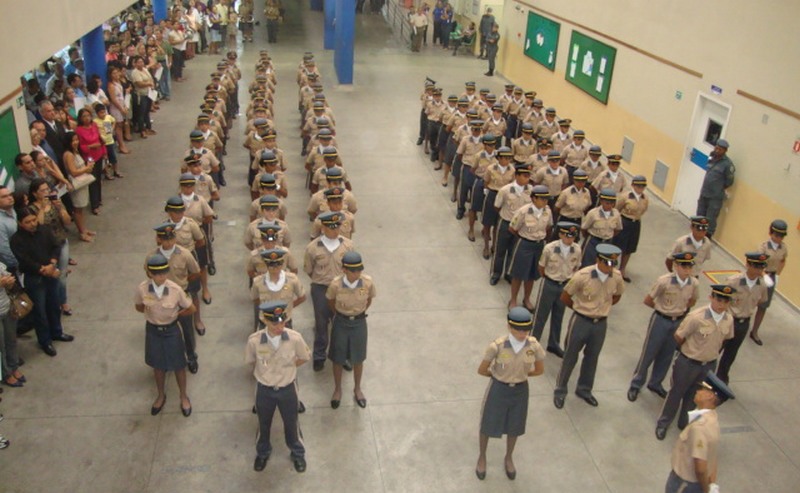 Polícia Militar cobrava por fardamento e material didático para alunos dos colégios da instituição (Foto: PM-AM/Divulgação)