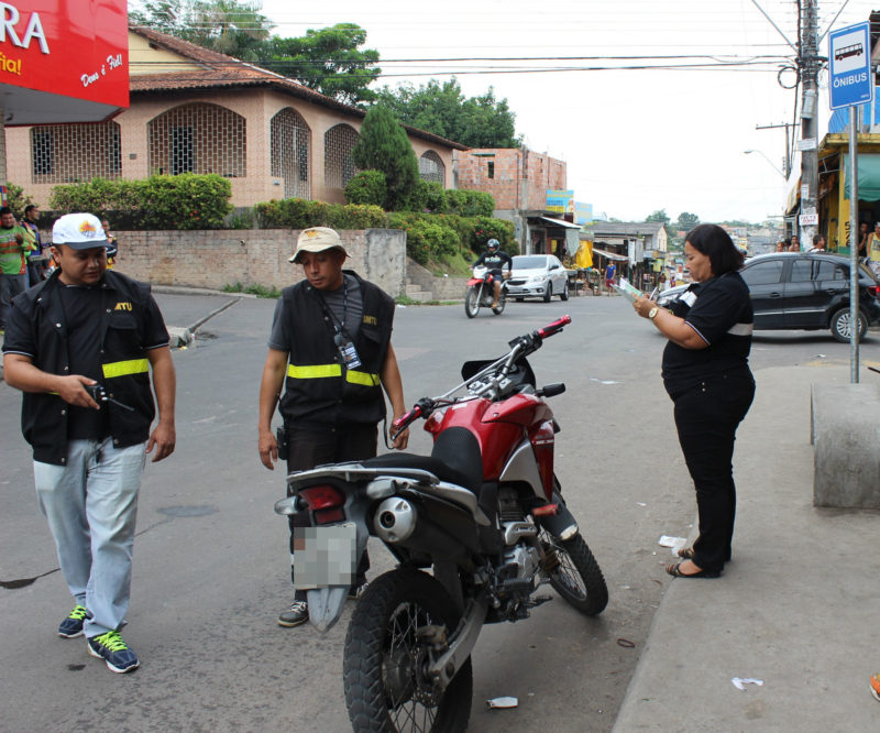 Fiscalização da SMTU apreende motocicleta com restrição de roubo durante blitz contra transporte clandestino. Foto Assessoria.