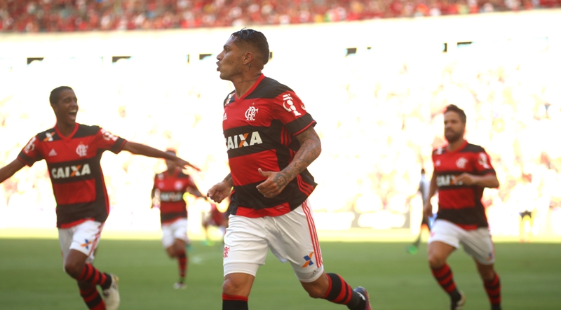 Guerrero marcou um dos gols da vitória do Flamengo. Diego, o outro (Foto: Gilvan de Souza/Flamengo/Divulgação)