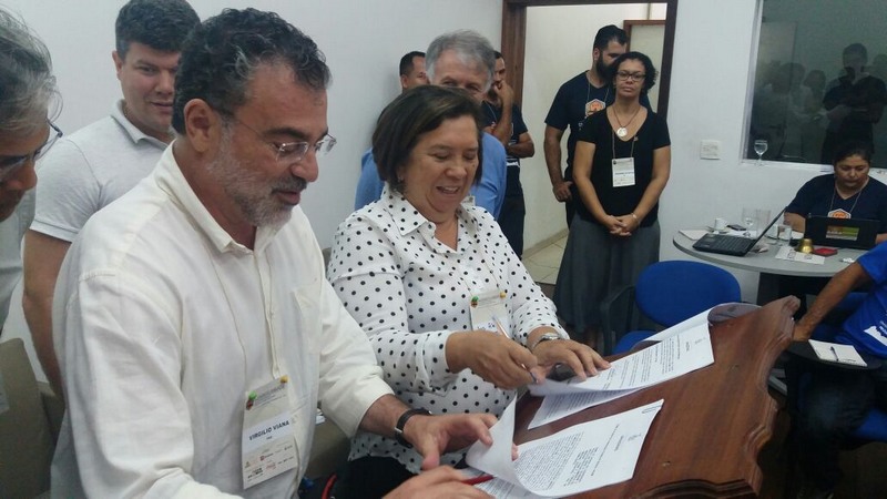 Virgílio Viana, da FAS, e Ana Aleixo, do Ipaam, assinaram parceria (Foto Ipaam/Divulgação