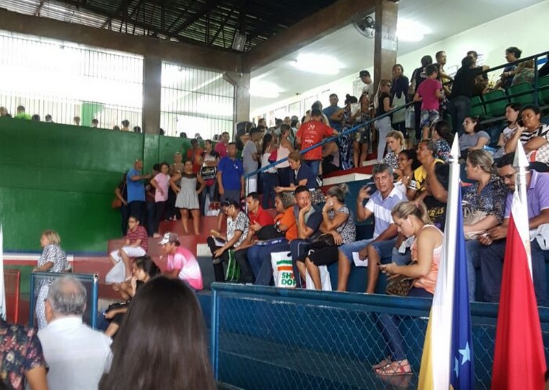 Pais ficaram na quadra e PM alega que eles não tiveram paciência de esperar atendimento (Foto: Divulgação)