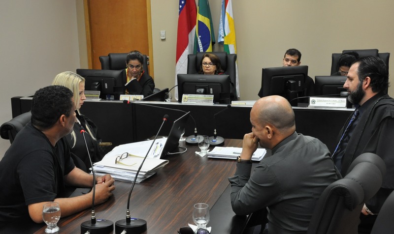 Acordo entre advogados do STTRM e do Sinetram foi assinado no TRT-11 (Foto: TRT/Divulgação)