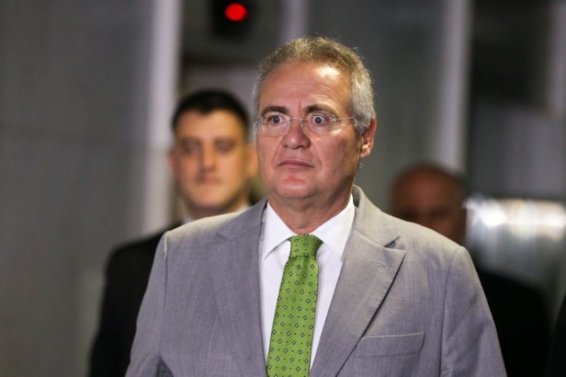 Brasília - Presidente do Senado, Renan Calheiros, fala à imprensa, no Congresso Nacional (Marcelo Camargo/Agência Brasil)