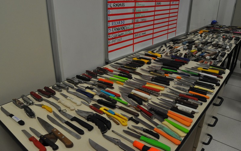 Armas brancas TRT Facas de todo tipo, estiletes e chaves de venda foram apreendidos pela segurança do TRT-11 (Foto: TRT/Divulgação)