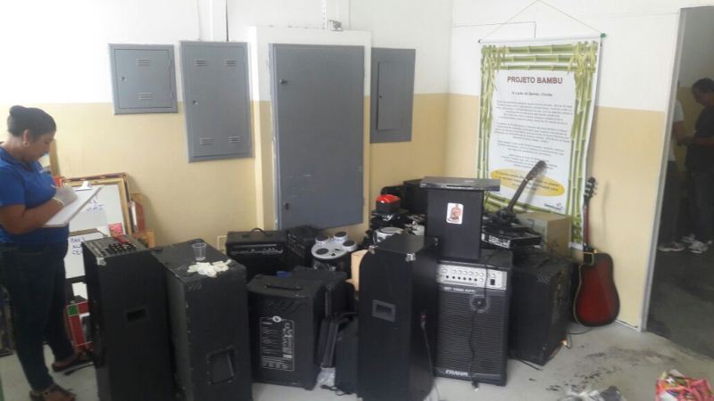 Equipamentos de som usados nas celas e em festas organizadas por presos no Compaj (Fotos: Divulgação/PC)