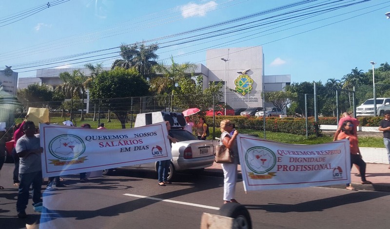 Trabalhadores terceirizados da saúde também protestaram contra o governo do Estado (Foto: Divulgação)