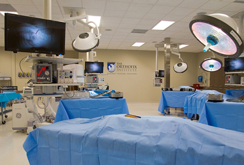 Esquema envolvia médicos brasileiros na compra de equipamentos cirúrgicos (Foto: Orthofix/Divulgação)