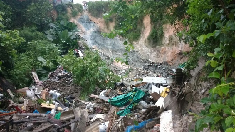 Chuva lixo Chuva casa desaba (Fotos: Adriano Pantoja/Divulgação)