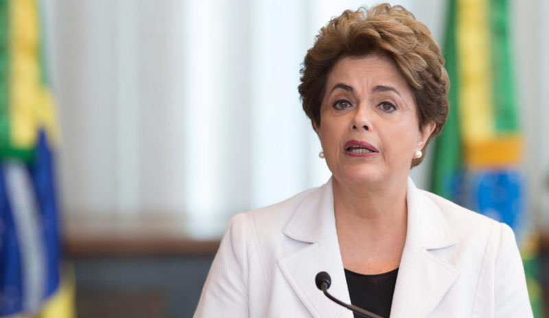 Brasília- DF16-08- 2016 Presidenta Dilma lendo carta aos Brasileiros lado de ex-ministros. Foto Lula Marques/Agência PT