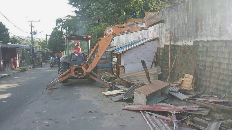 Feira ilegal demolição (Foto: Semcom/Divulgação)