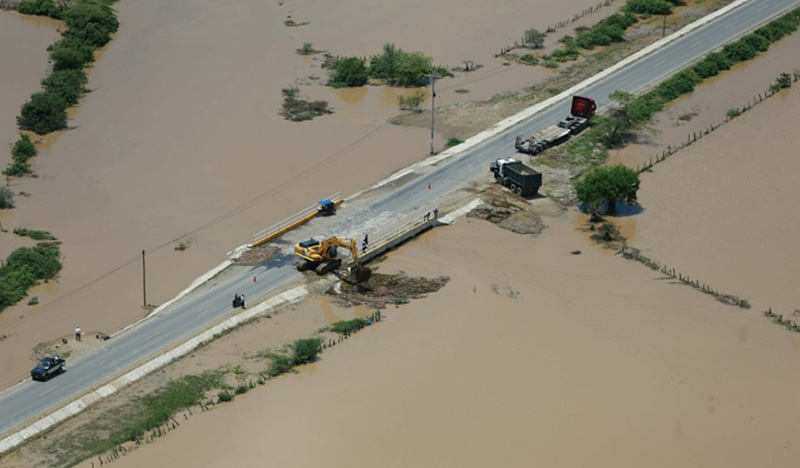 04/03/2016- Tumbes, Peru- Presidente Ollanta Humala inspeccionó, por vía aérea, zonas afectadas por fuertes lluvias en la región Tumbes. Foto: Presidência do Peru
