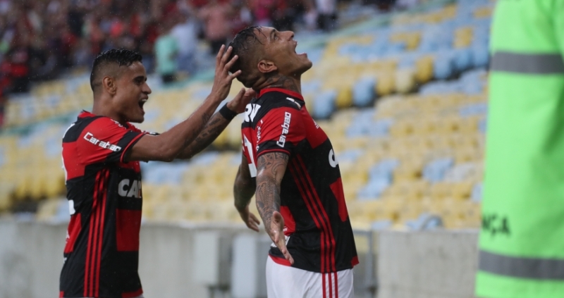 Guerrero e Ewerton (Foto: Gilvan de Souza/Flamengo.com/Divulgação)