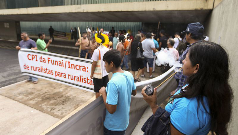 Brasília - Índios fazem protesto contra a CPI da FUNAI, na Câmara dos Deputados. (Marcelo Camargo/Agência Brasil)