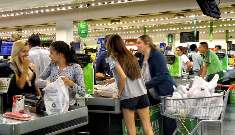 Comércio supermercado (Foto: Rafael Neddermeyer/ Fotos Públicas)