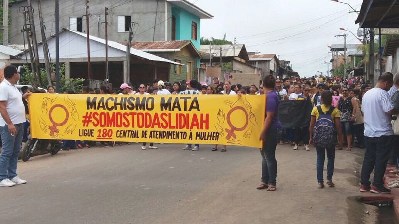 Maria Lídia protesto em Tefé (Foto: Francy Guedes/Divulgação)