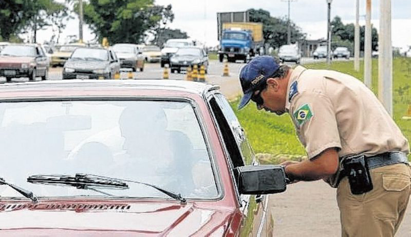 Agentes de trânsito trabalham em condições que acarretam sérios riscos à vida (Foto: ABr/Agência Brasil)