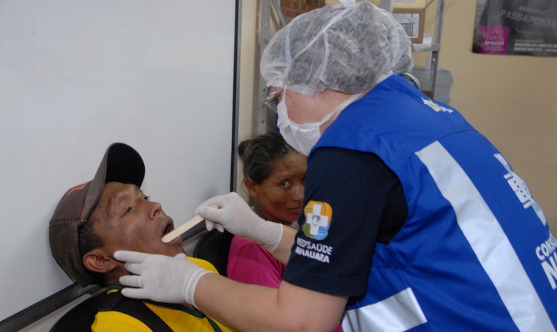 Indígenas recebem atendimento médico duas vezes por semana (Foto: Semsa/Divulgação)