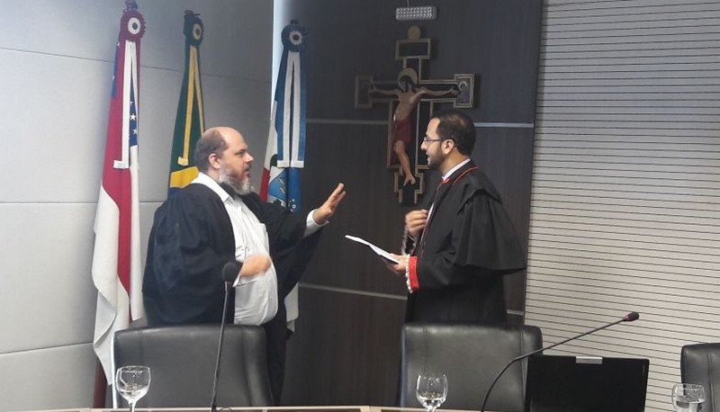 O advogado de Braga, Daniel Nogueira (à esquerda), com o procurador eleitoral Victor Ricelly (Foto: Henderson Martins/ATUAL)