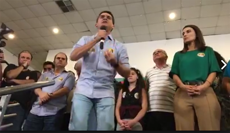 Governador interino David Almeida usou discurso de enfrentamento aos adversários políticos (Foto: Facebook/Reprodução)