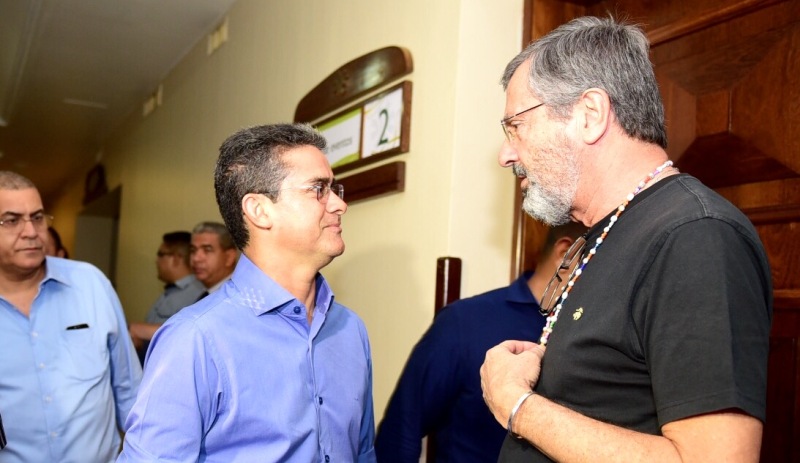 Governador interino David Almeida recebeu de Torquato Jardim garantia da Força Nacional em Manaus (Foto: Valdo Leão/Secom)