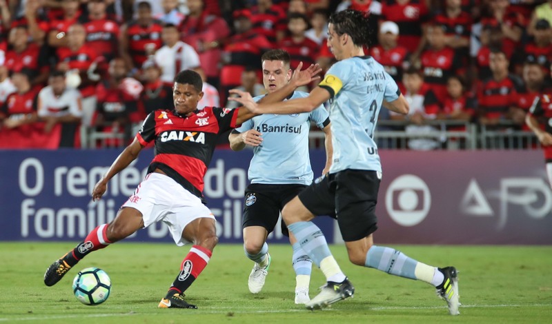 Grêmio apertou a marcação e dificultou jogadas de ataque do Flamengo (Foto: Gilvan de Souza/Flamengo)