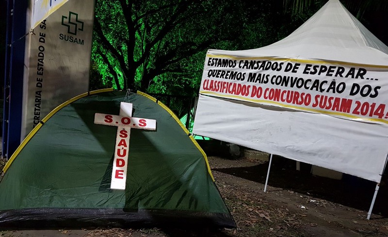 Aprovados montaram acampamento há 13 dias em frente à sede da usam (Foto: Divulgação)