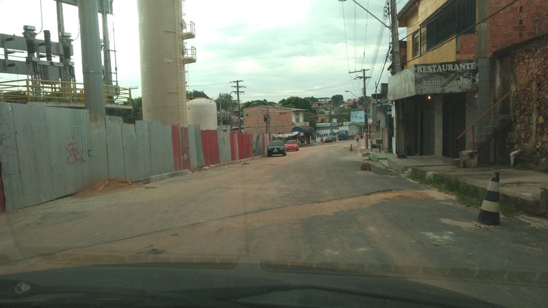 Vala na Rua Barreirinha também foi tapada apenas com barro (Foto: ATUAL)
