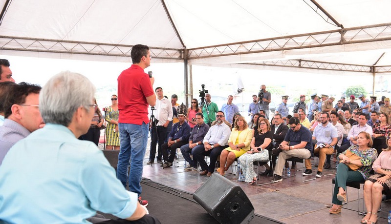 Governador interino David Almeida anunciou abano ao divulgar balanço de 100 dias de governo (Foto: Bruno Zanardo/Secom)