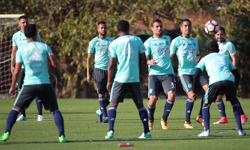 Jogadores fizeram treino descontraído no Ninho do Urubu para jogo contra o Palestino (Foto: Gilvan de Souza/Flamengo.com)
