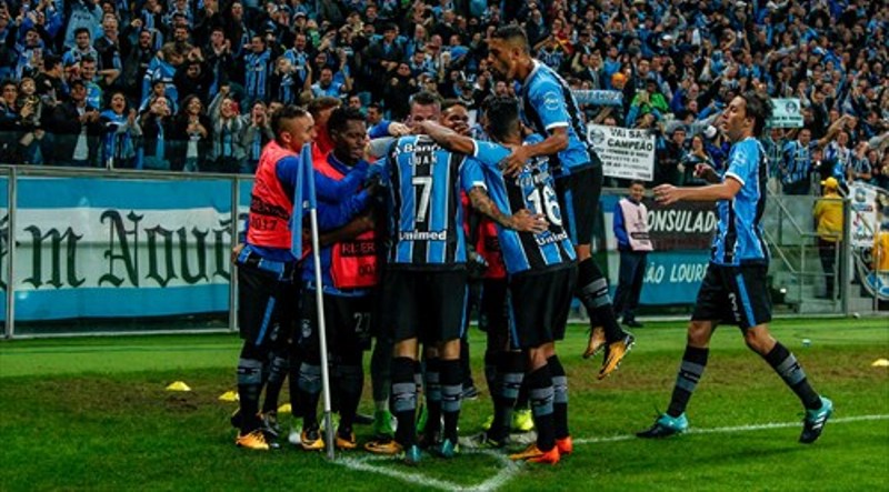Jogadores festejaram vitória e classificação na Copa Libertadores (Foto: Lucas Uebel/Grêmio/FBPA)