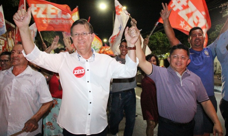 José Ricardo com o candidato a vice, o também petista Sinésio Campos: força na capital (Foto: PT/Divulgação)