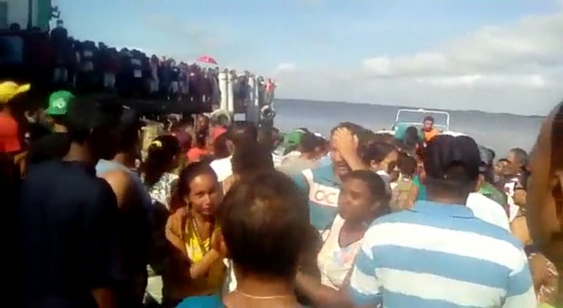 Sobreviventes e parentes de vítimas do naufrágio do Pará em Porto Moz, no sul do Pará (Foto: Divulgação)
