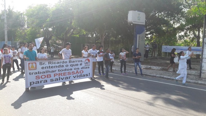 Servidores da saúde protestaram, em Manaus, contra o ministro Ricardo Barros (Foto: Henderson Martins/ATUAL)