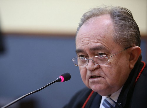 Desembargador Djalma Martins pediu mais informações para decidir sobre antecipação da posse de governador eleito (Foto: Raphael Alves/TJAM)