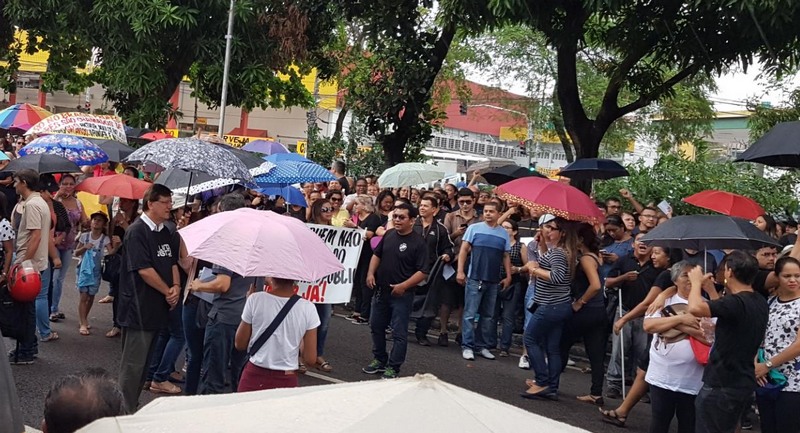 Professores fizeram manifestação em frente à sede da Prefeitura de Manaus (Foto: Divulgação)