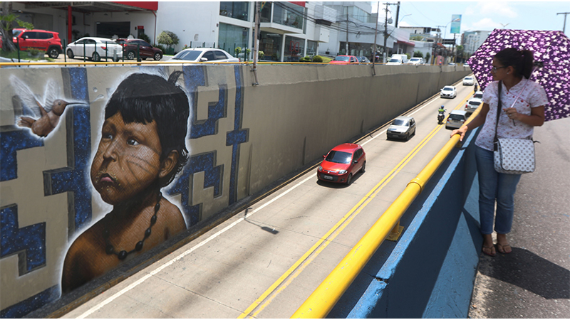 Temática indígena domina obra de grafite no acesso ao túnel da Avenida Darcy Vargas (Foto: Ricardo Oliveira/Semcom)