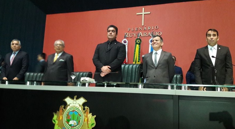 Governador, deputados e convidados vestiram terno preto em solenidade de posse na ALE (Foto: ATUAL)