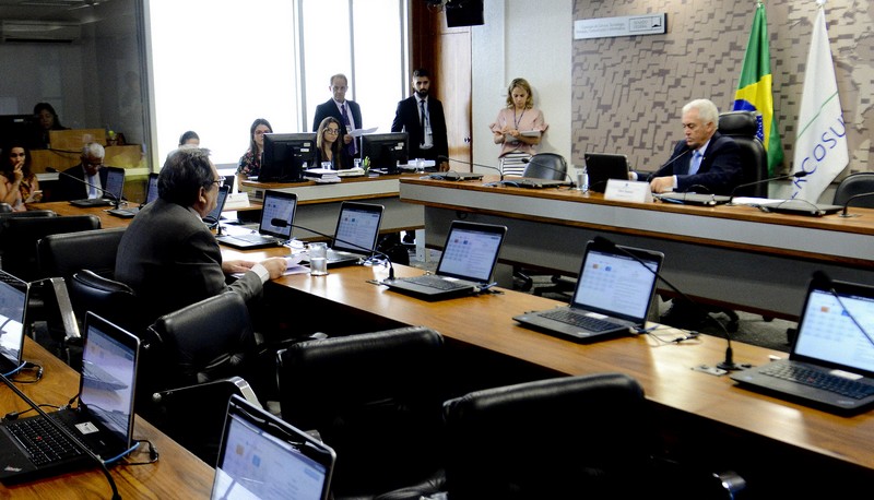 Comissão aprovou projeto que obriga o governo a veicular propaganda contra drogas (Foto: Pedro França/Agência Senado)