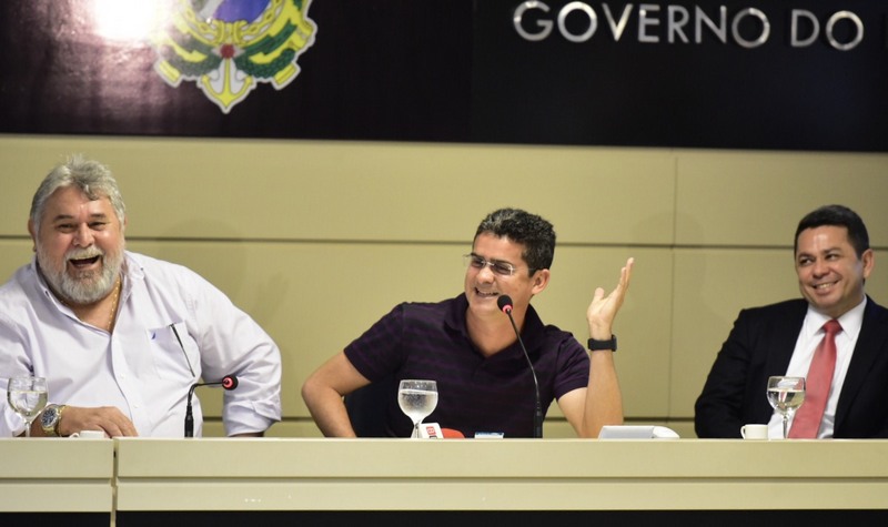 David Almeida com secretário de Fazenda em entrevista para apresentar balanço financeiro de sua gestão (Foto: Bruno Zanardo)