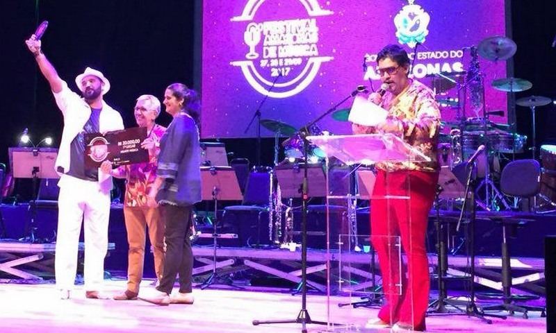 Valdo Cavalcante recebeu o prêmio de melhor música do festival (Foto: Divulgação)