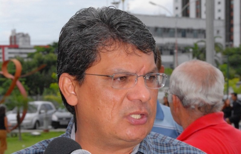 Secretário de Saúde, Francisco Deodato, diz que contratos com a Susam serão revistos e empresas terão metas de produção (Foto: Secom/Divulgação)