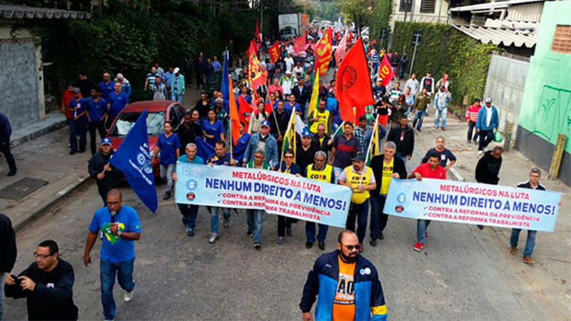 Trabalhadores do ABC paulista protestam contra retirada de direitos trabalhista na reforma (Foto: SindABC/Divulgação)