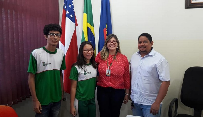 Professora Michele Oliveira liderou iniciativa social em trabalho de ensino da Língua Portuguesa (Foto: Facebook/Reprodução)