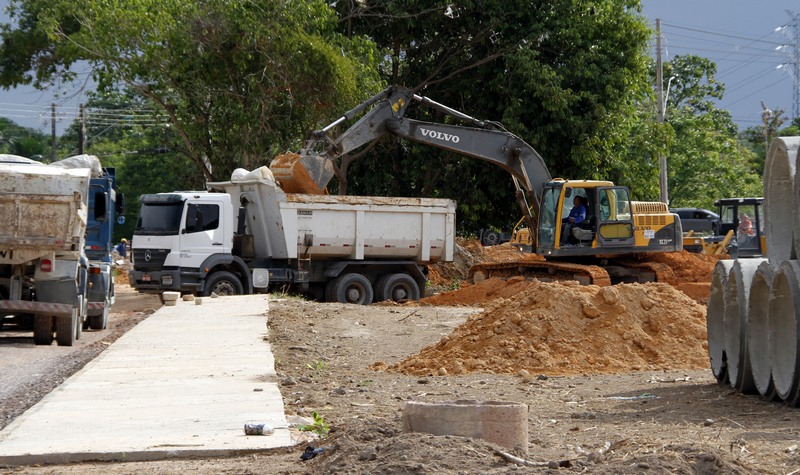 Obras na urbanização do igarapé do Mindu incluem construção de calçadas e áreas de lazer (Foto: Altemar Alcântara/Semcom)
