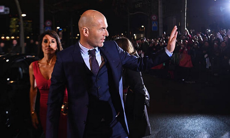 Consagrado com jogador, Zenedine Zidane também foi reconhecido como melhor técnico da temporada pela ifa (Foto: Reprodução/Valeriano Di Domenico/FIFA/Getty Images)