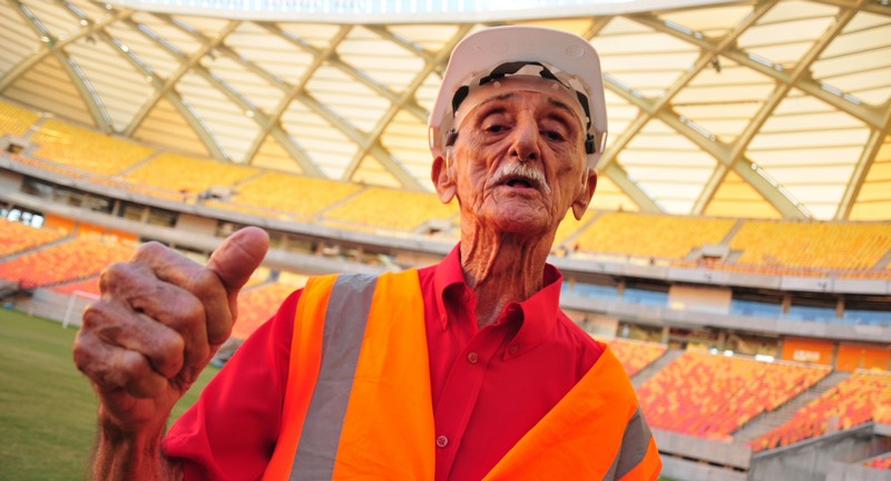 Técnico Amadeu Teixeira morreu aos 91 anos de idade como recordista mundial na função (Foto: Michael Dantas/Sejel