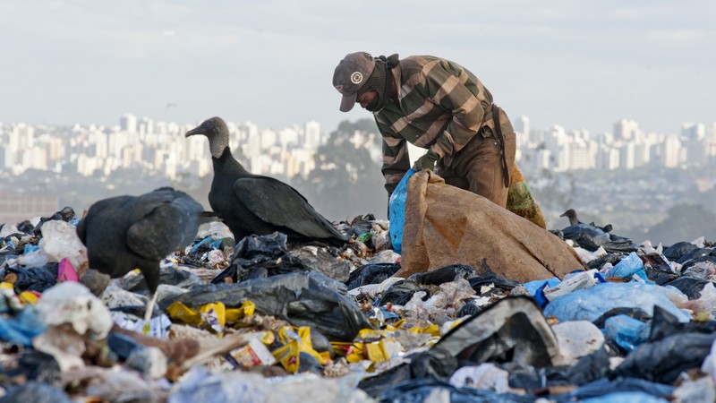 Resíduos orgânicos que poderiam ser reciclados são despejados em aterros causando doenças (Foto: Leopoldo Silva/Agência Senado)